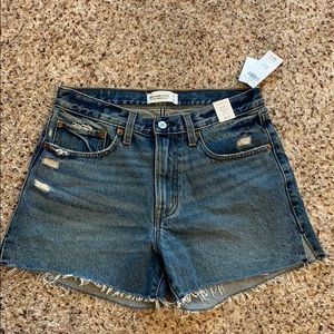 NWT Abercrombie Mid-Rise Boyfriend Shorts